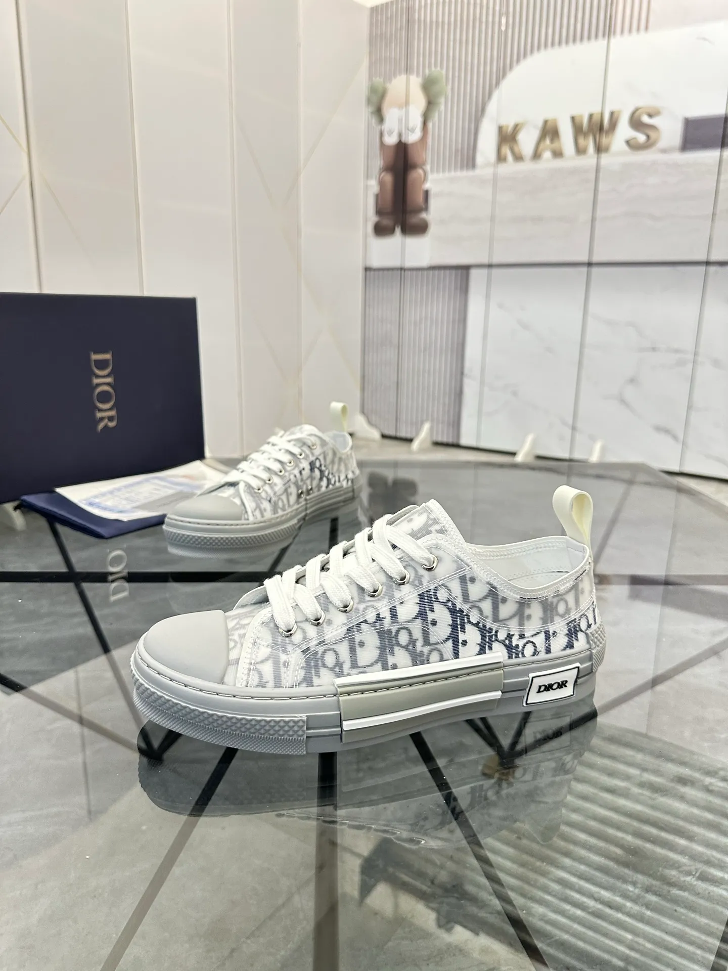 Selling men's shoes 💰: 💰P400¥ Product trademark: Dio* "Dior*" low-top casual shoes Regular size: 36-45 (can be customized to 46) Couple style B23 Product materials: Upper imported original fabric, breathable lining, original outsole. No.: 007